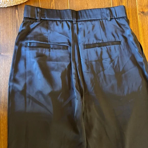 New with Tags Abercrombie & Fitch Sloan Tailored
Pant Satin in Black Size 8 - Picture 4 of 11